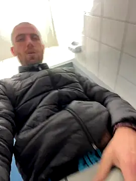 Rotteei1 online show from November 4, 2025, 12:26 pm