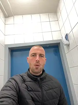 Rotteei1 online show from December 1, 2025, 9:36 am