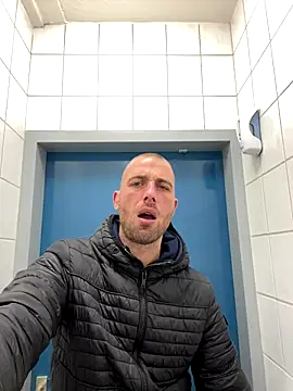 Rotteei1 online show from December 2, 2025, 1:17 pm