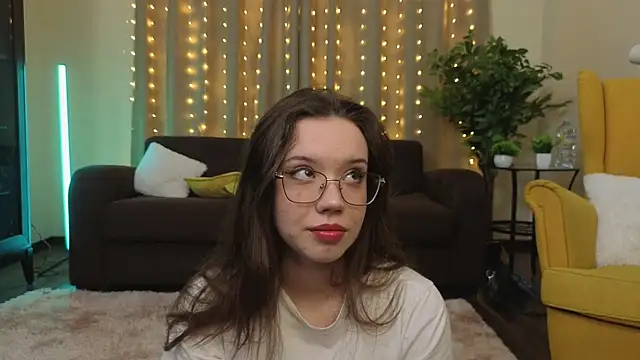 FabiolaCowing online show from November 4, 2025, 5:12 pm