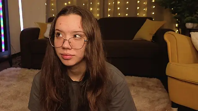 FabiolaCowing online show from November 9, 2025, 6:06 pm