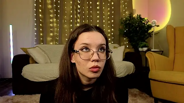 FabiolaCowing online show from November 26, 2025, 6:09 pm