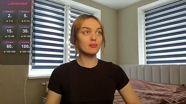 EmiliaRhodes online show from October 22, 2025, 2:06 pm