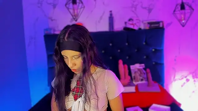 Dakotaa Johnson online show from November 12, 2025, 6:41 pm