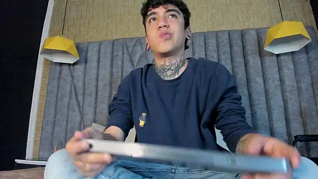 SantiOlsen online show from November 25, 2025, 11:43 am