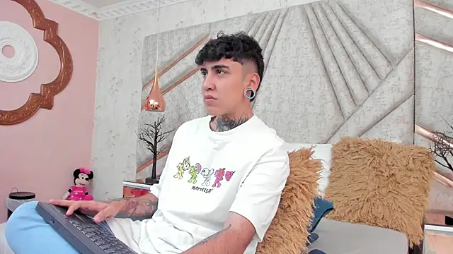 SantiOlsen online show from December 4, 2025, 12:14 pm