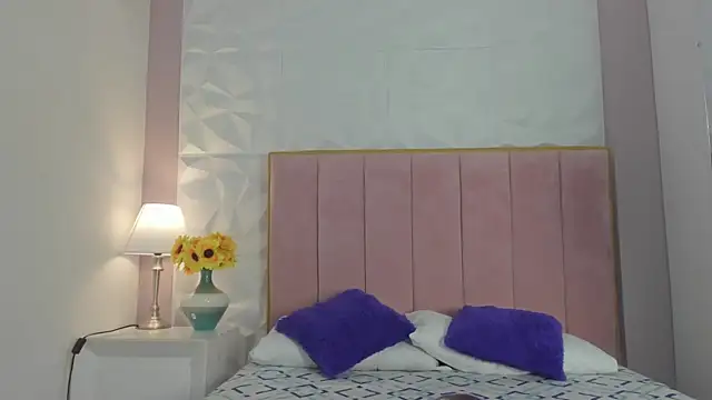 Snapshot of xxxMia_Isabellaa chatting on October 19, 2025, 12:06 pm xxxMia Isabellaa online show from October 19, 2025, 12:06 pm