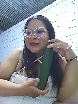Snapshot of celeste122595 chatting on June 5, 2026, 3:35 am celeste122595 online show from June 5, 2026, 3:35 am