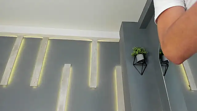 ArohomLester online show from November 30, 2025, 11:03 am