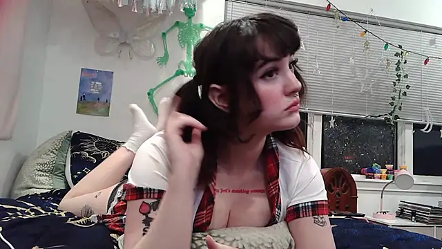 Snapshot of Trickylucy555 chatting on February 11, 2026, 5:34 am Trickylucy555 online show from February 11, 2026, 5:34 am