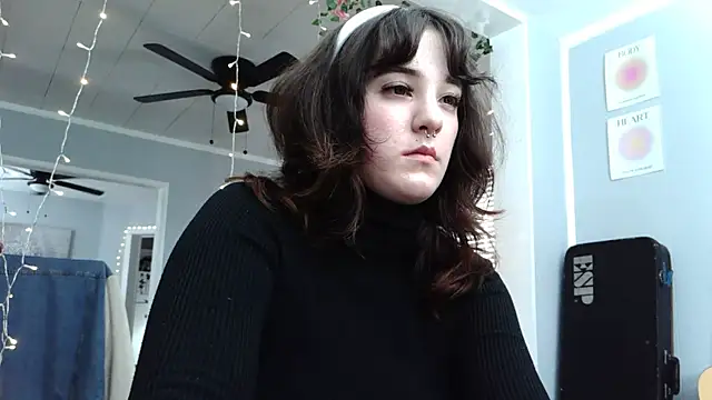 Snapshot of Trickylucy555 chatting on March 14, 2026, 5:18 pm Trickylucy555 online show from March 14, 2026, 5:18 pm