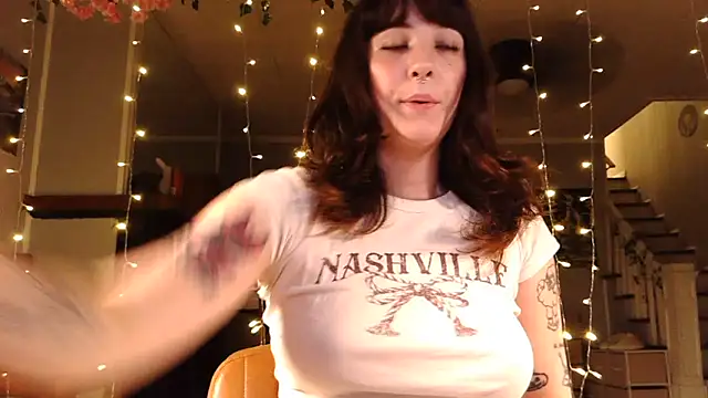 Trickylucy555 online show from June 16, 2026, 3:42 am