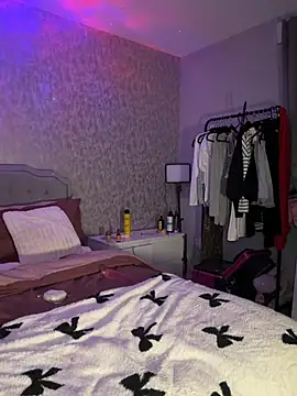 Ellieskyyee1 online show from January 13, 2026, 9:31 pm