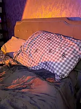 Ellieskyyee1 online show from March 6, 2026, 9:22 pm