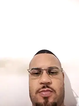 Jonathanbarreto online show from April 15, 2026, 2:18 am