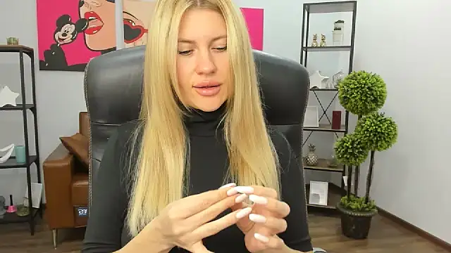 AryaAltkerer online show from November 27, 2025, 1:46 pm