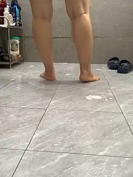 HinayLa online show from April 15, 2026, 2:13 pm