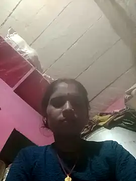 Snapshot of queen_sonam chatting on October 19, 2025, 3:45 pm queen sonam online show from October 19, 2025, 3:45 pm