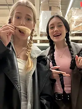 kira mia online show from December 2, 2025, 3:51 pm