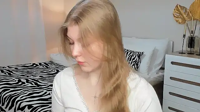 Snapshot of Stella_Light chatting on May 3, 2026, 4:40 am Stella Light online show from May 3, 2026, 4:40 am
