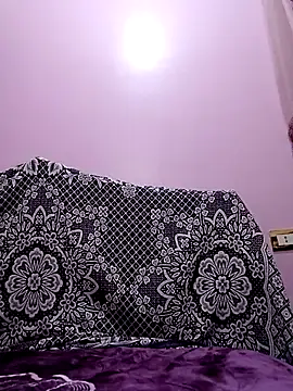 SandyAmr online show from October 28, 2025, 7:23 am