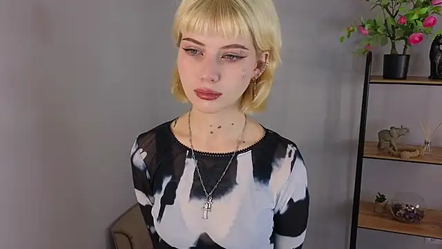 Snapshot of Jasmi_Yets chatting on October 31, 2025, 8:26 am Jasmi Yets online show from October 31, 2025, 8:26 am