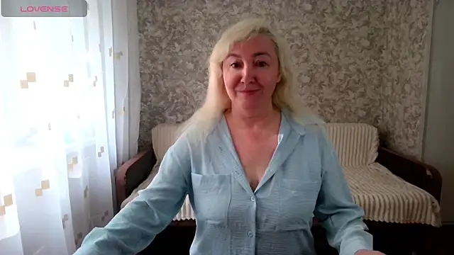 LadyKriss online show from May 28, 2026, 3:37 am
