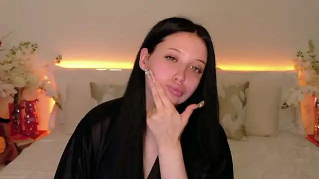 Felicia Herceg online show from October 23, 2025, 6:50 pm