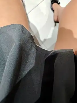 Snapshot of Mina-02 chatting on February 8, 2026, 11:35 am Mina-02 online show from February 8, 2026, 11:35 am