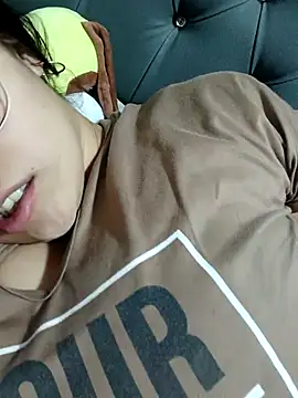 Snapshot of Thais_jhadav chatting on October 23, 2025, 11:24 pm Thais jhadav online show from October 23, 2025, 11:24 pm