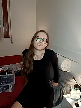 Snapshot of Cassy-Bloom chatting on December 2, 2025, 1:05 pm Cassy-Bloom online show from December 2, 2025, 1:05 pm