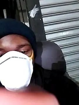 loVbRo1 online show from November 18, 2025, 8:57 pm