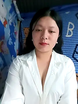 lisa-bae00 online show from April 19, 2026, 12:59 pm