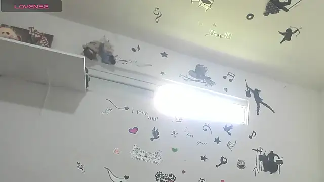 YAILIN 04 online show from April 20, 2026, 5:05 pm