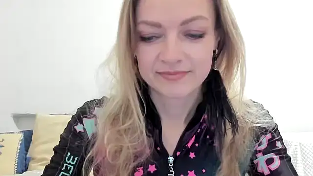 Snapshot of Salionne chatting on March 17, 2026, 7:17 pm Salionne online show from March 17, 2026, 7:17 pm