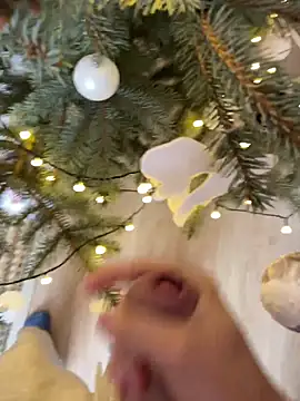 iCum uCum online show from December 16, 2025, 12:43 pm