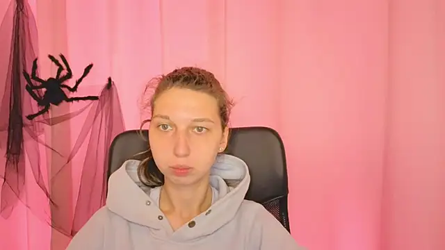 CuteEllii online show from November 6, 2025, 11:11 am