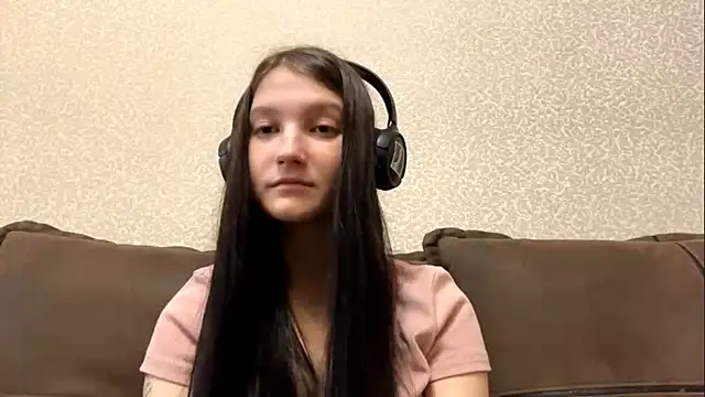 Snapshot of auroracus chatting on October 24, 2025, 7:49 am auroracus online show from October 24, 2025, 7:49 am