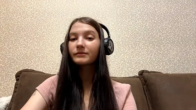 Snapshot of auroracus chatting on October 27, 2025, 8:18 am auroracus online show from October 27, 2025, 8:18 am