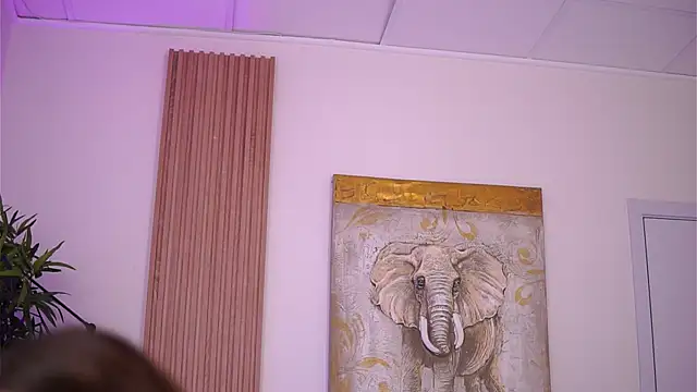 LaraSynn online show from November 16, 2025, 9:26 am