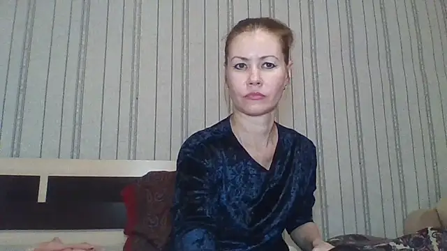 Snapshot of EvelineeX chatting on October 27, 2025, 4:00 pm EvelineeX online show from October 27, 2025, 4:00 pm