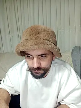 lazzzz09 online show from December 16, 2025, 8:36 pm