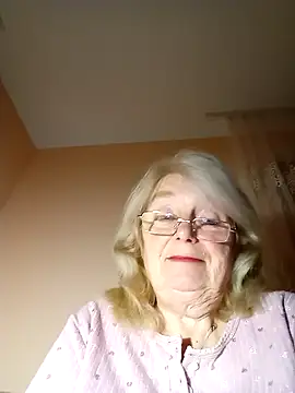 AmyLove353 online show from December 20, 2025, 9:55 pm