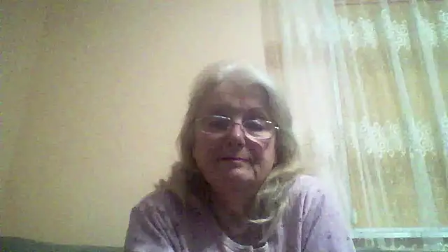 AmyLove353 online show from April 16, 2026, 3:07 am