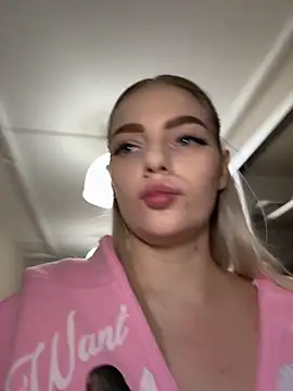 HugeBoobsAlice online show from November 8, 2025, 1:33 pm