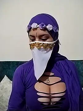 Snapshot of caroline_peed chatting on October 24, 2025, 12:01 pm caroline peed online show from October 24, 2025, 12:01 pm