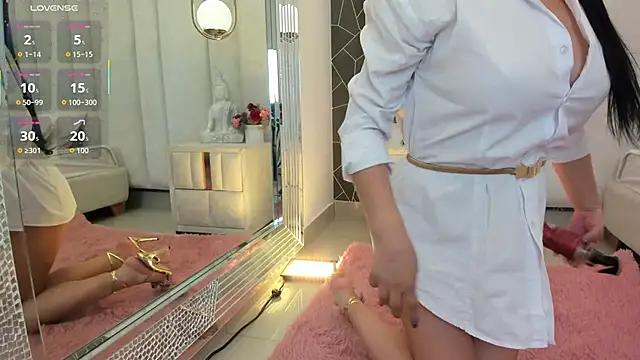 AnnieLove  online show from March 20, 2026, 1:49 pm