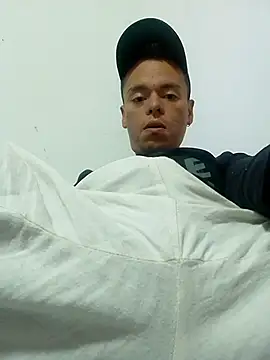 Snapshot of Damian9500 chatting on October 26, 2025, 6:36 pm Damian9500 online show from October 26, 2025, 6:36 pm