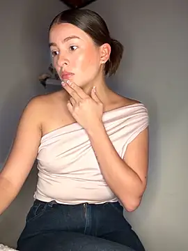 Talia Bonet online show from February 4, 2026, 1:17 pm