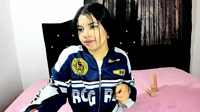 Snapshot of Sara_Moon_18 chatting on October 21, 2025, 8:20 pm Sara Moon 18 online show from October 21, 2025, 8:20 pm